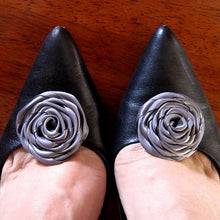 Load image into Gallery viewer, Fabric Flower Pattern | How to Make Fabric Flowers | Fabric Flower Brooch Pattern | Fabric Flowers Tutorial - PDF