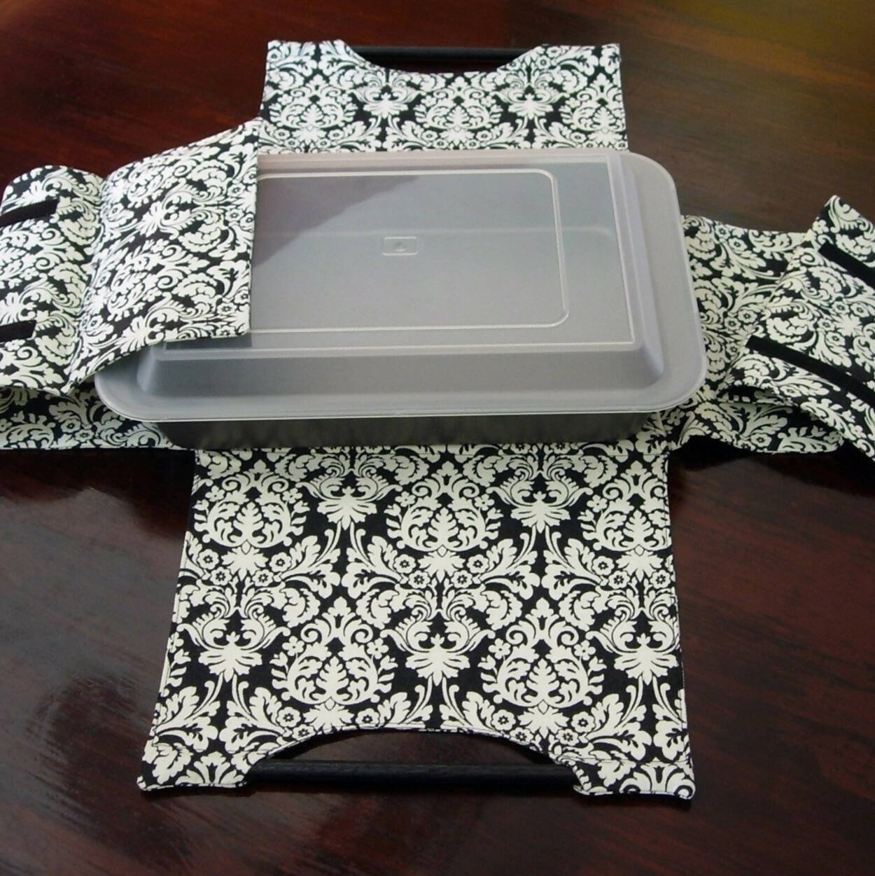 Casserole Carrier Sewing Pattern – IndiePatterns casserole-carrier-sewing-pattern-indiepatterns